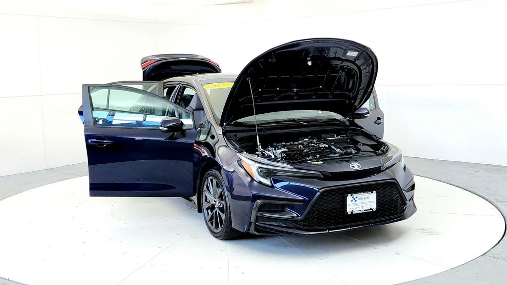 Used 2023  Toyota SE image 9