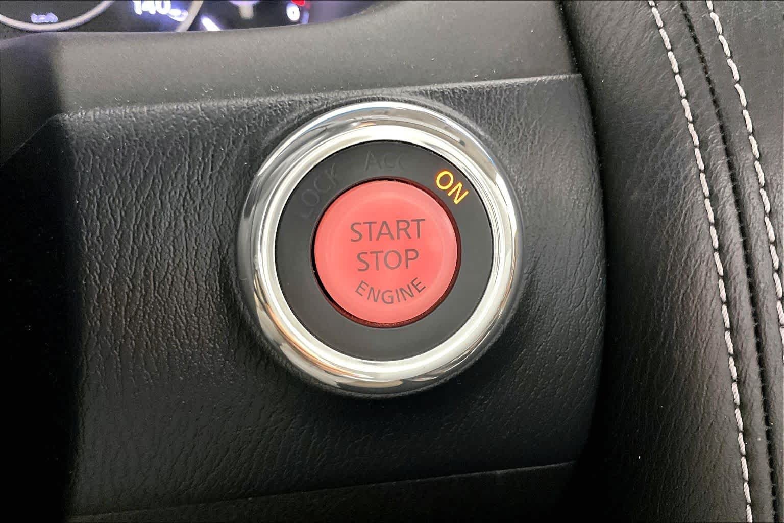 Used 2017 Pearl White Nissan Platinum image 32