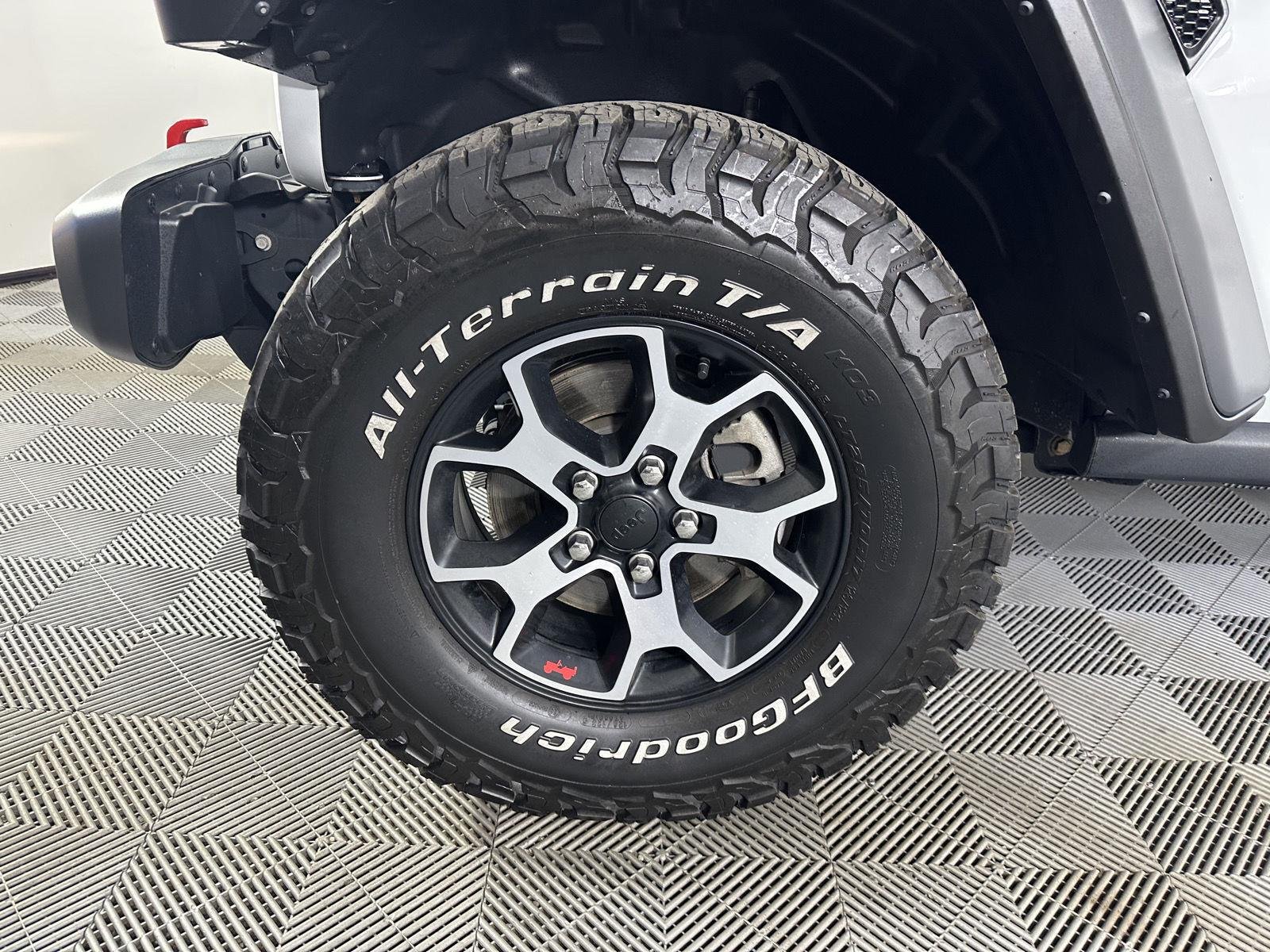 Used 2021 Bright White Clearcoat Jeep Unlimited Rubicon image 13