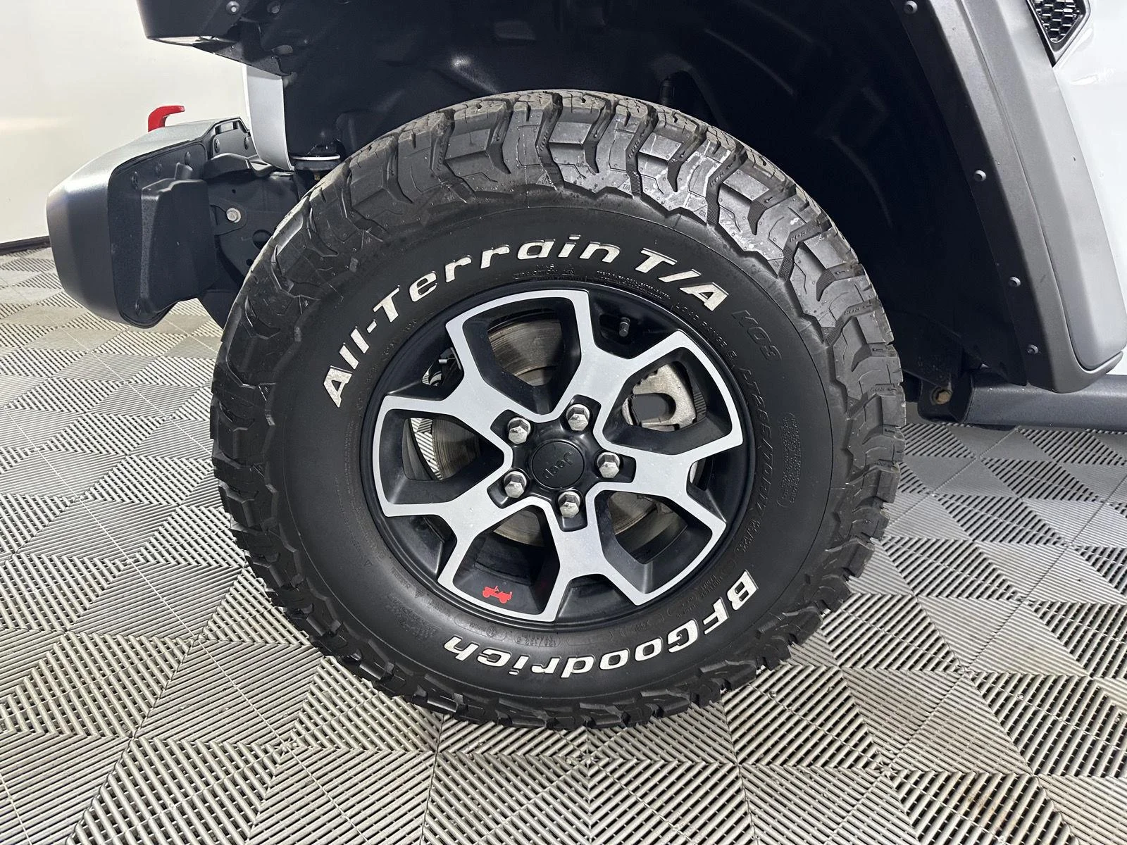 Used 2021 Bright White Clearcoat Jeep Unlimited Rubicon image 23
