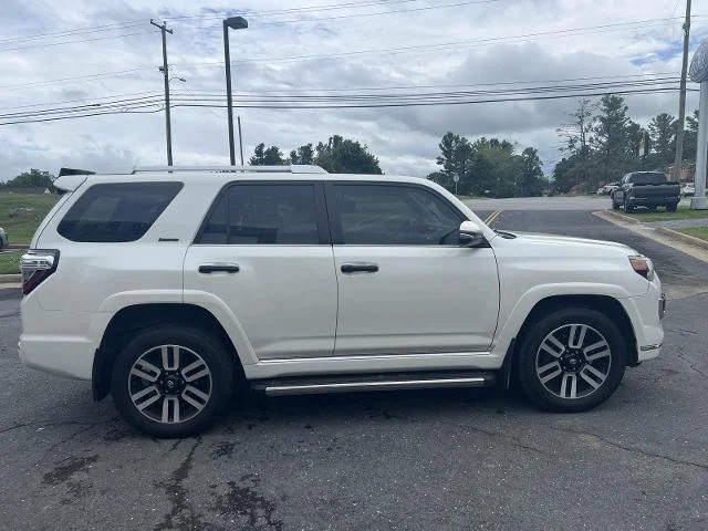 Certified Used 2018 Blizzard Pearl Toyota  image 4