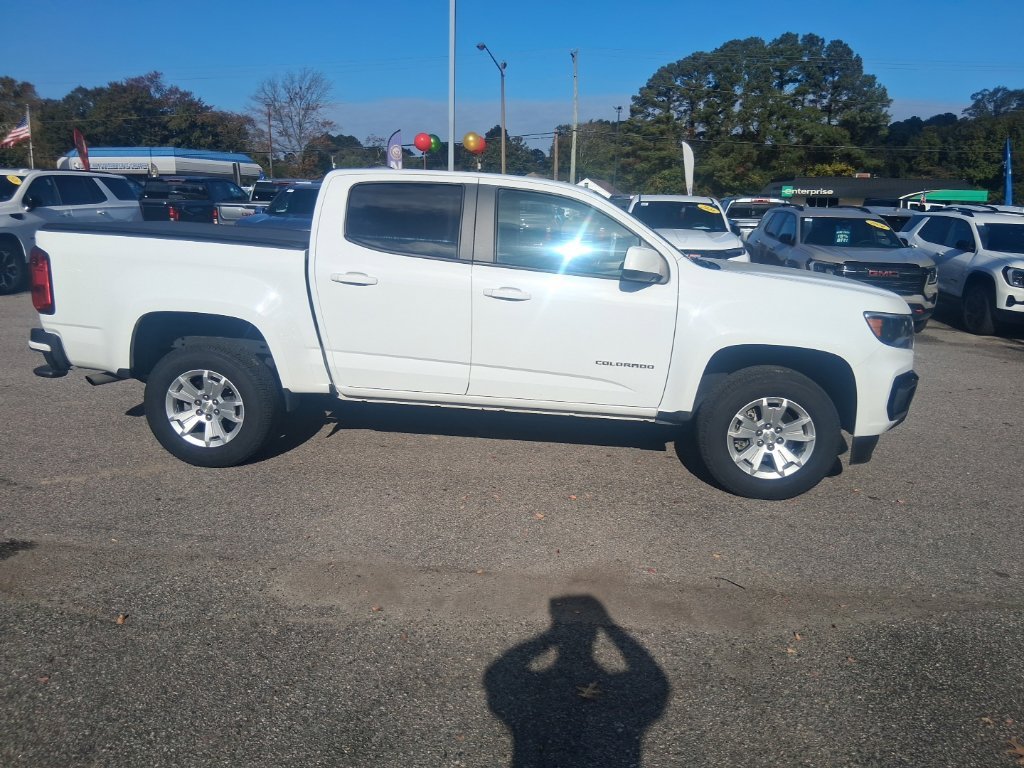 Used 2022 White Chevrolet LT image 4