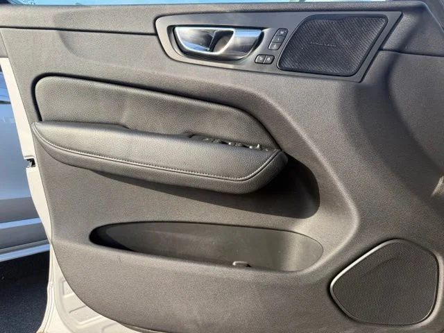 Used 2020 711 Bright Silver metallic Volvo Inscription image 12