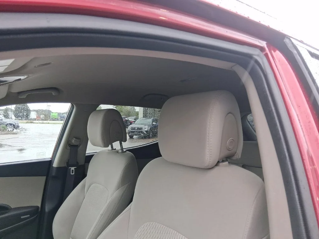 Used 2014 Serrano Red Hyundai Base image 27