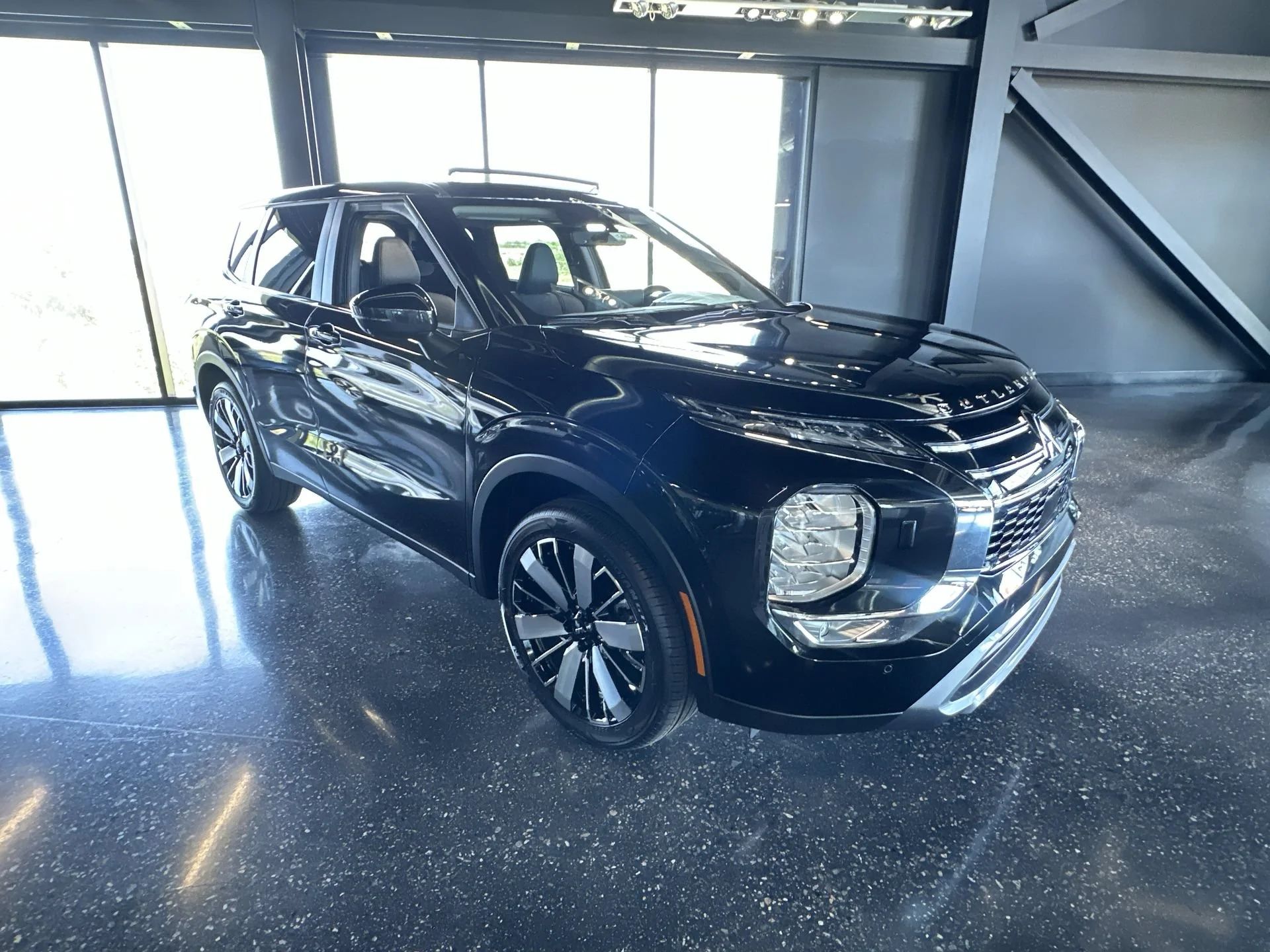 New 2026 Black Diamond Mitsubishi SE image 2