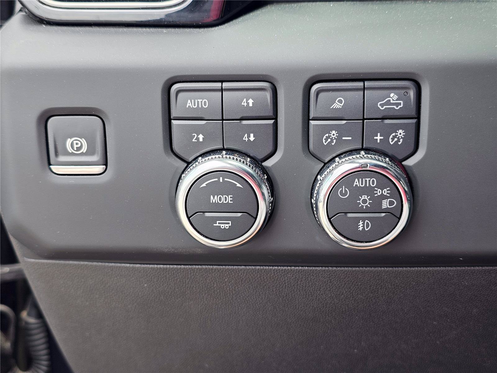 Used 2024 Titanium Rush Metallic GMC AT4X image 21