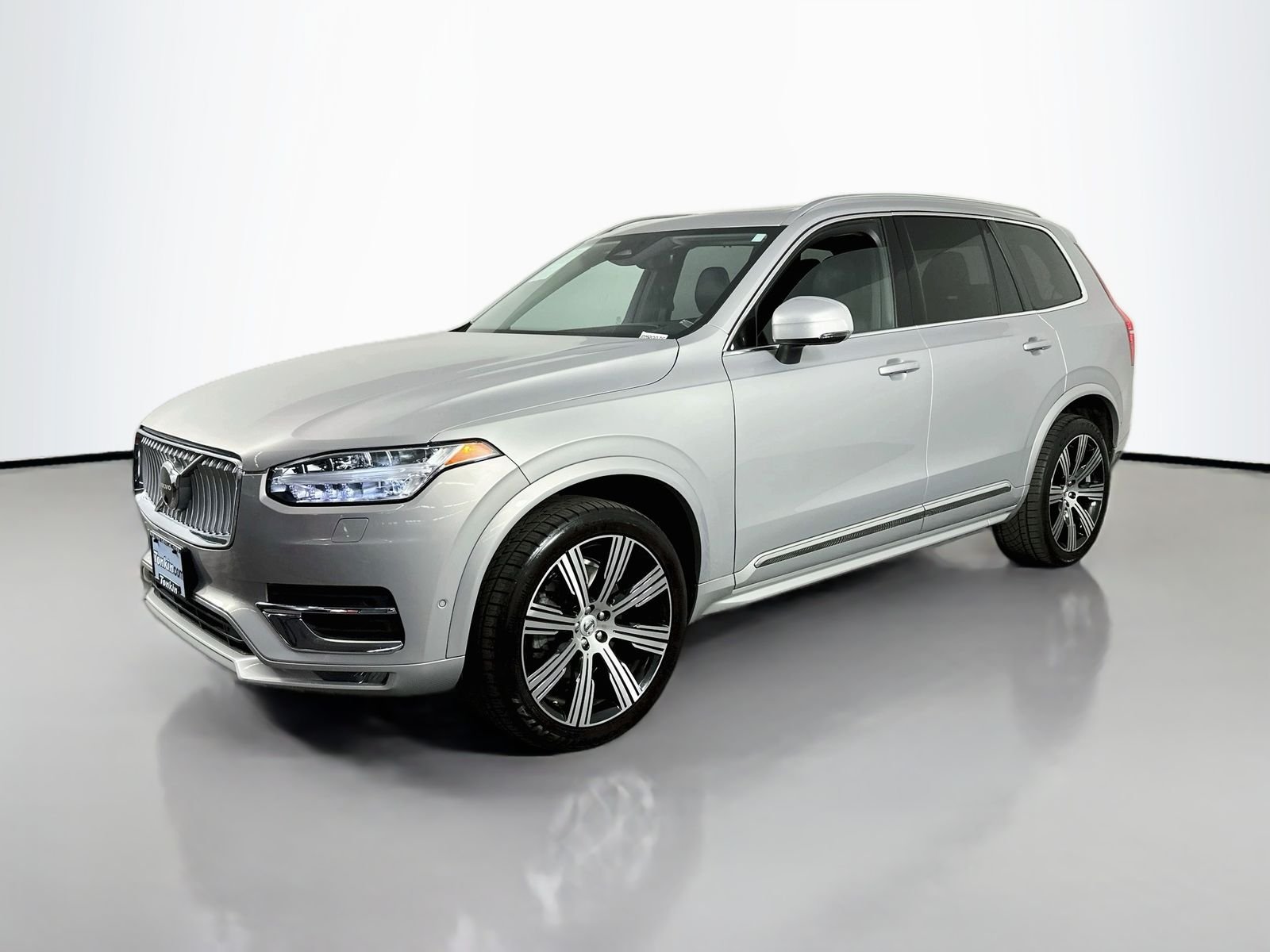 Used 2023 Silver Volvo Ultimate image 3