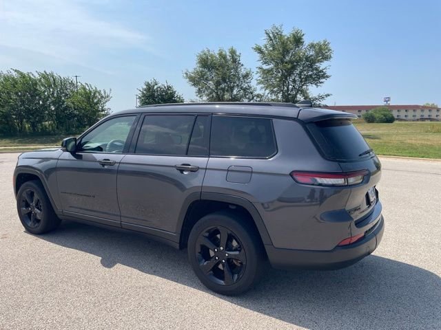 Used 2023 Gray Jeep Altitude image 4