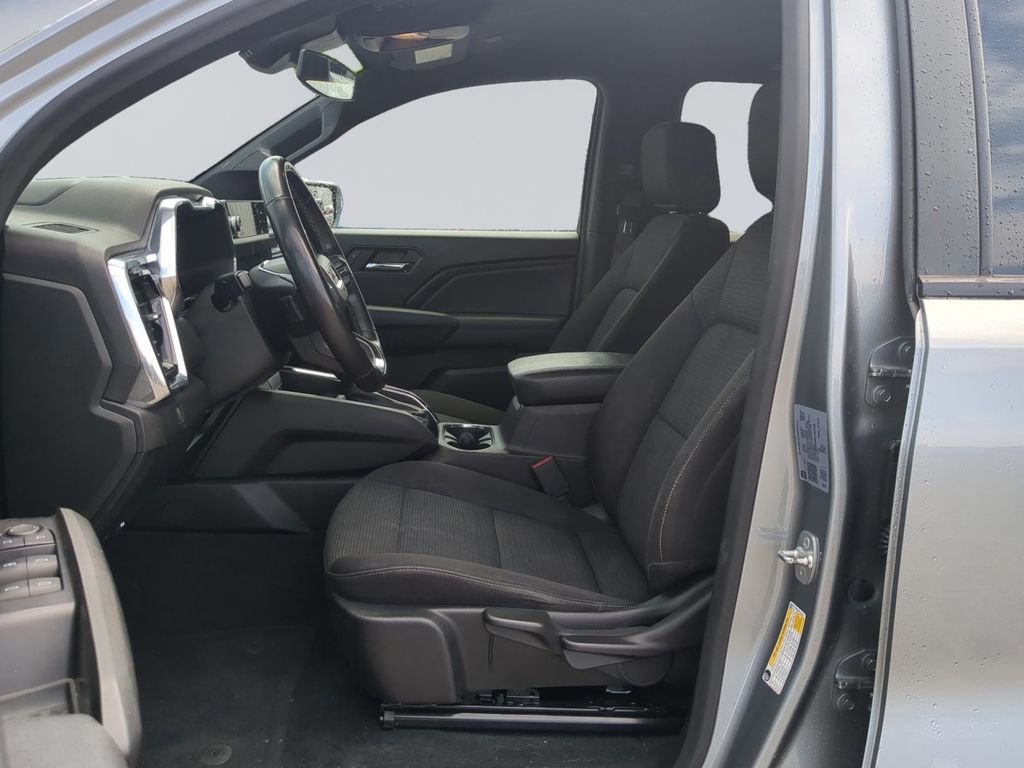Used 2024 Silver GMC Elevation image 9