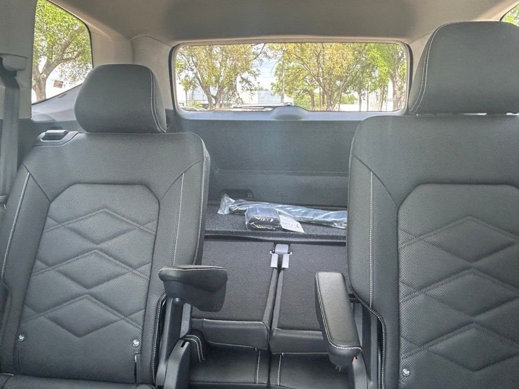 New 2026 White/off-white Volkswagen 2.0T SE w/Technology image 13
