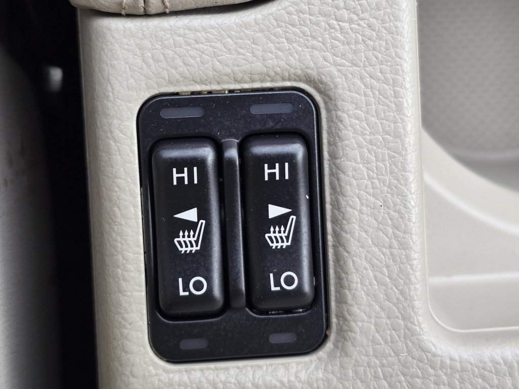 Used 2014 Satin White Pearl Subaru Limited image 8