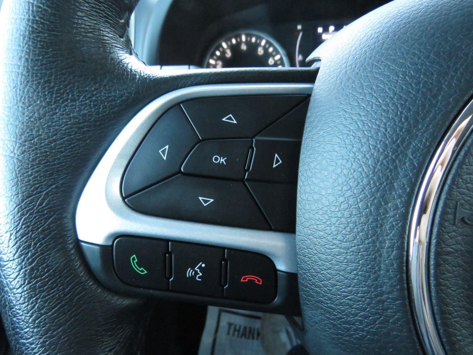 Used 2023 Graphite Gray Jeep Latitude image 33