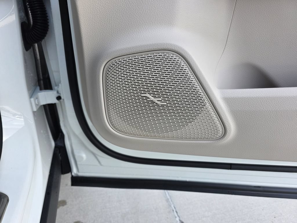 New 2026 Polar White Mercedes-Benz GLA 250 image 49