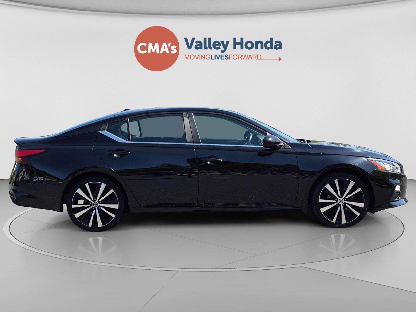 Used 2020 Super Black Nissan 2.5 SR image 6