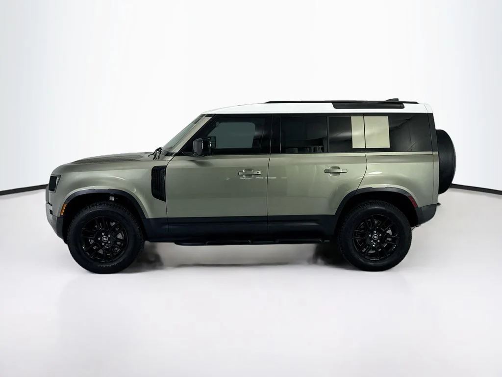 Used 2025 Pangea Green Metallic Land Rover S image 8