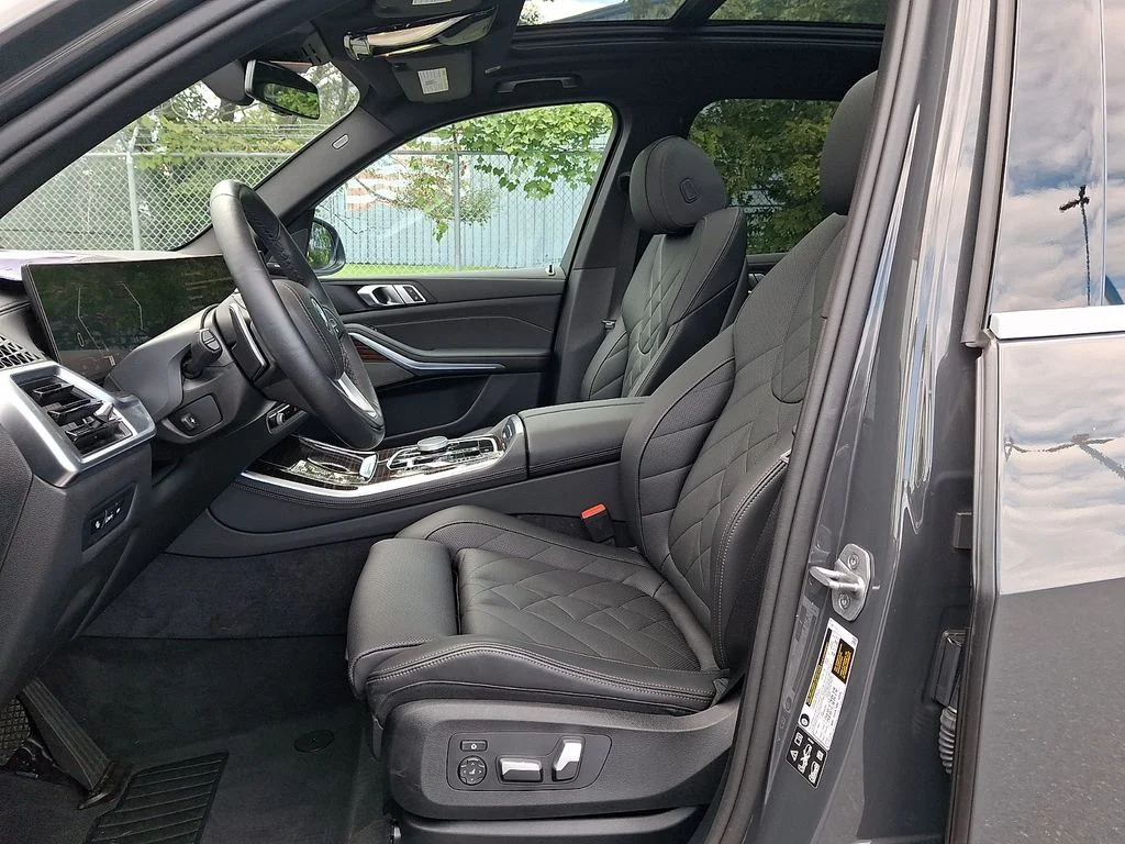 Used 2026 Gray Metallic BMW xDrive40i image 14