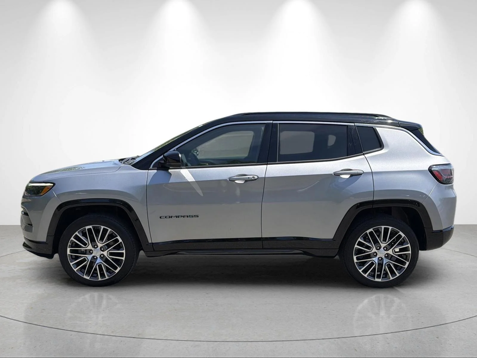 Used 2023 Billet Silver Metallic Clearcoat Jeep Limited image 2