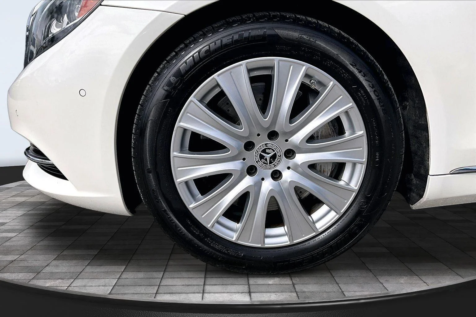 Used 2014 Diamond White Metallic Mercedes-Benz S 550 image 35