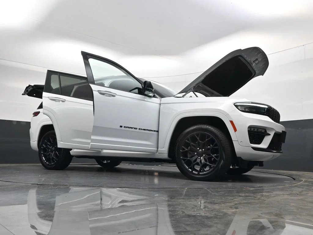 Used 2023 White Jeep Summit Reserve 4xe image 56