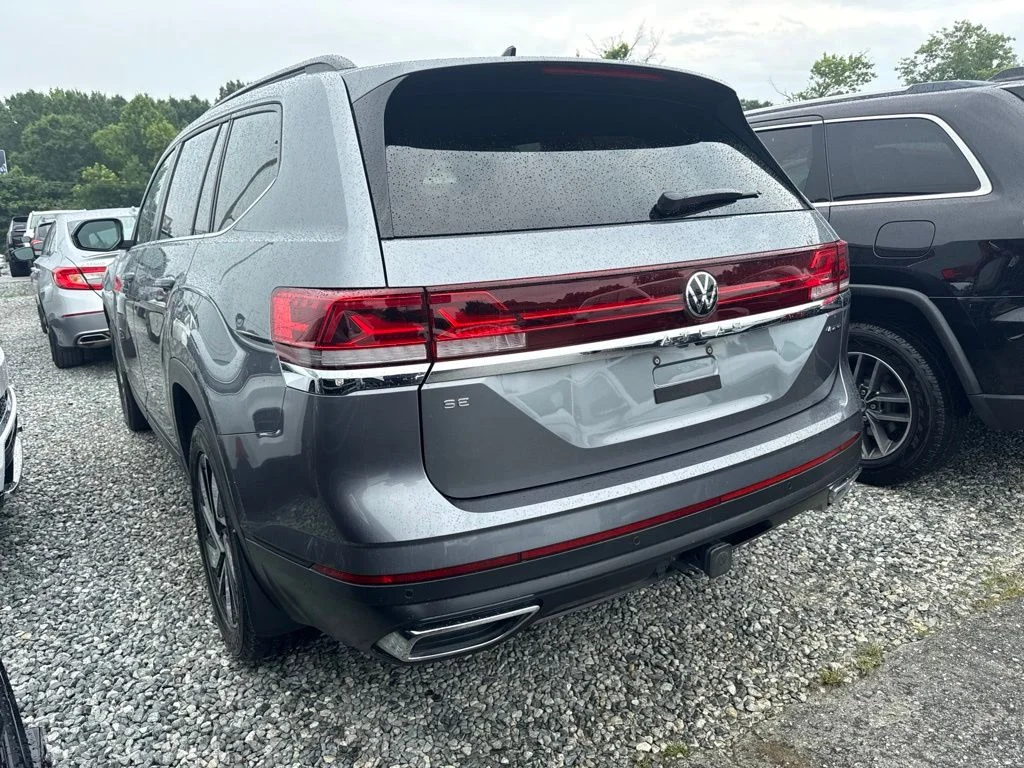 Used 2024 Gray Volkswagen 2.0T SE w/Technology image 4