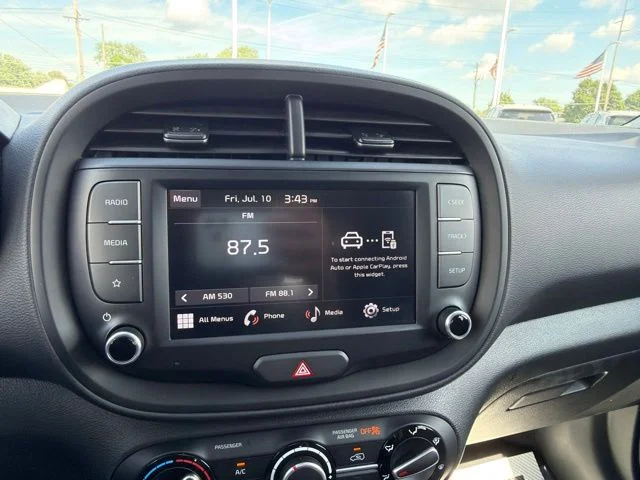 Used 2025  Kia LX image 39