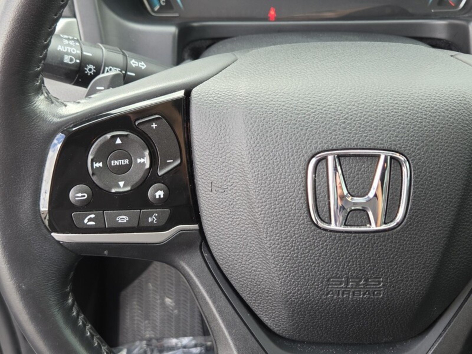 Used 2018 PEARL WHITE Honda Touring image 28