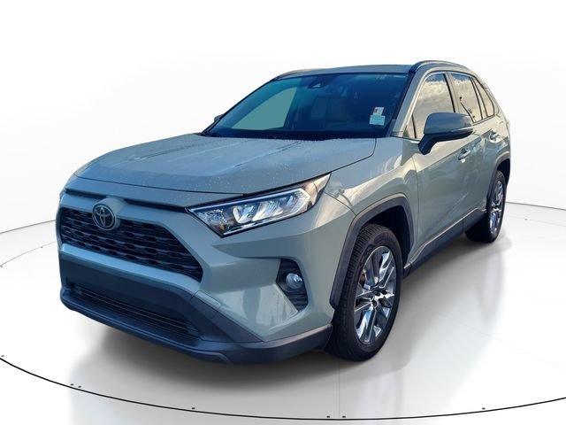 Used 2021  Toyota XLE Premium image 2