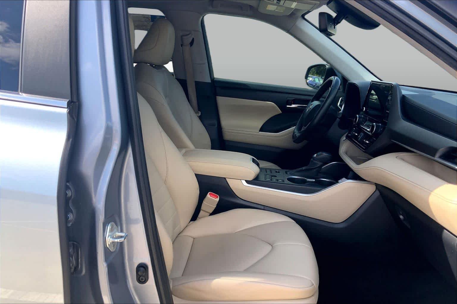 Pre-Owned 2023 Toyota Highlander XLE