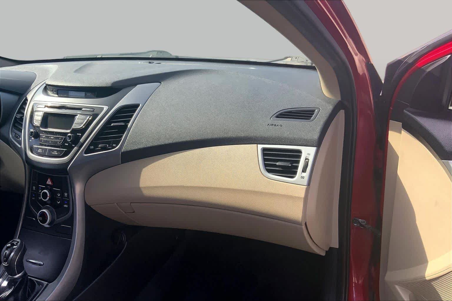 Used 2014 Geranium Red Hyundai SE image 19