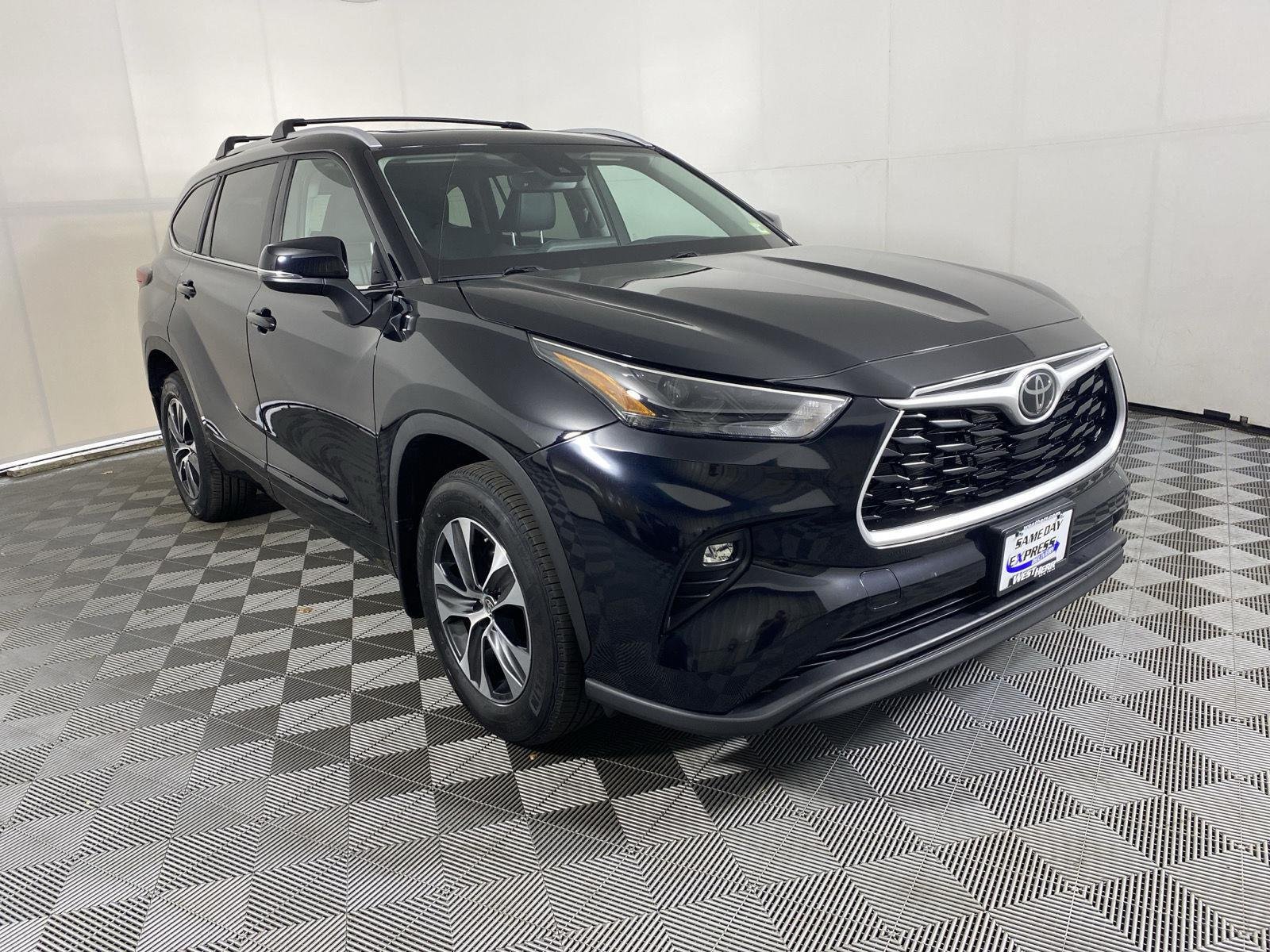 Used 2023 Midnight Black Metallic Toyota XLE image 11