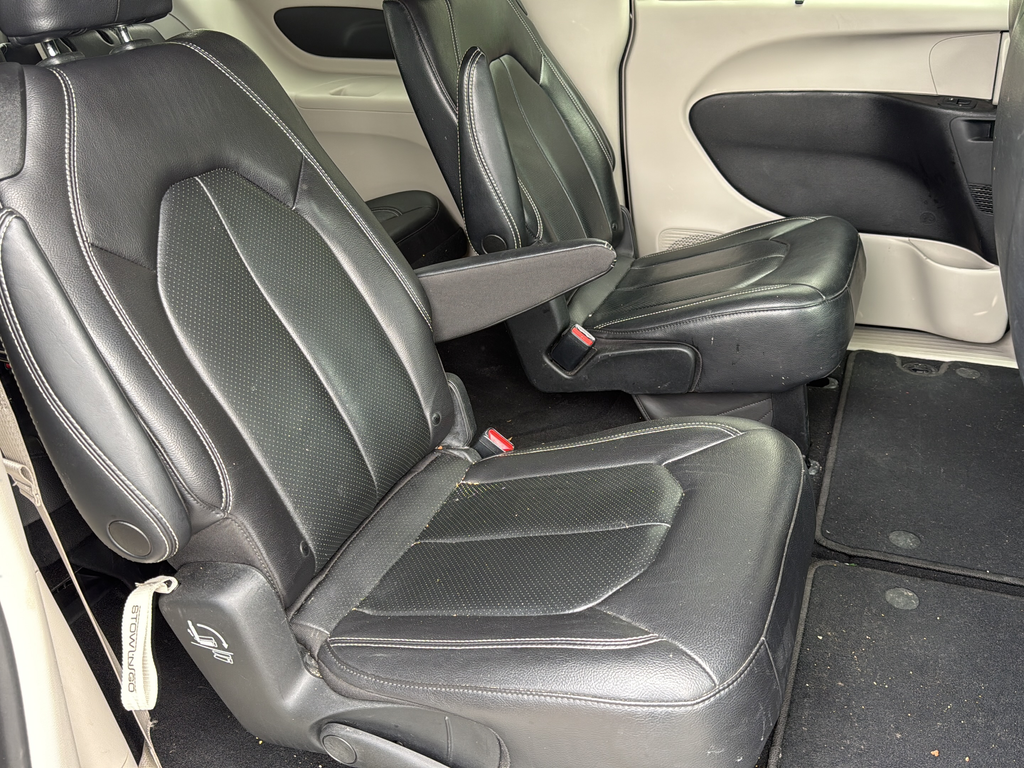 Used 2022 Gray Chrysler Touring L image 21