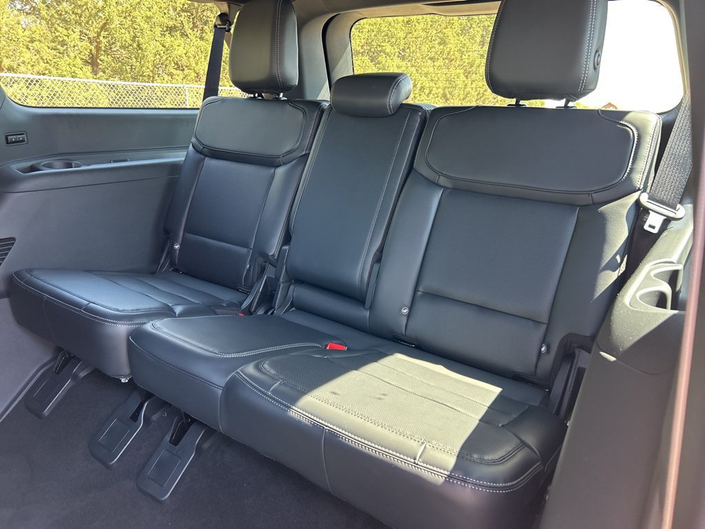New 2026 Oxford White Ford Platinum image 40