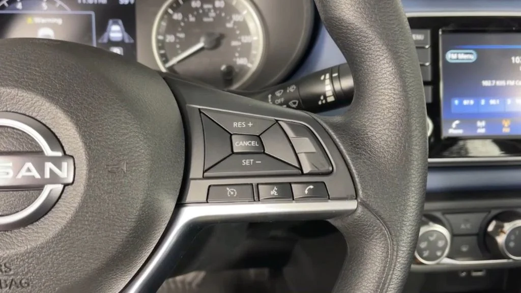Used 2025 Silver Nissan 1.6 SV image 22