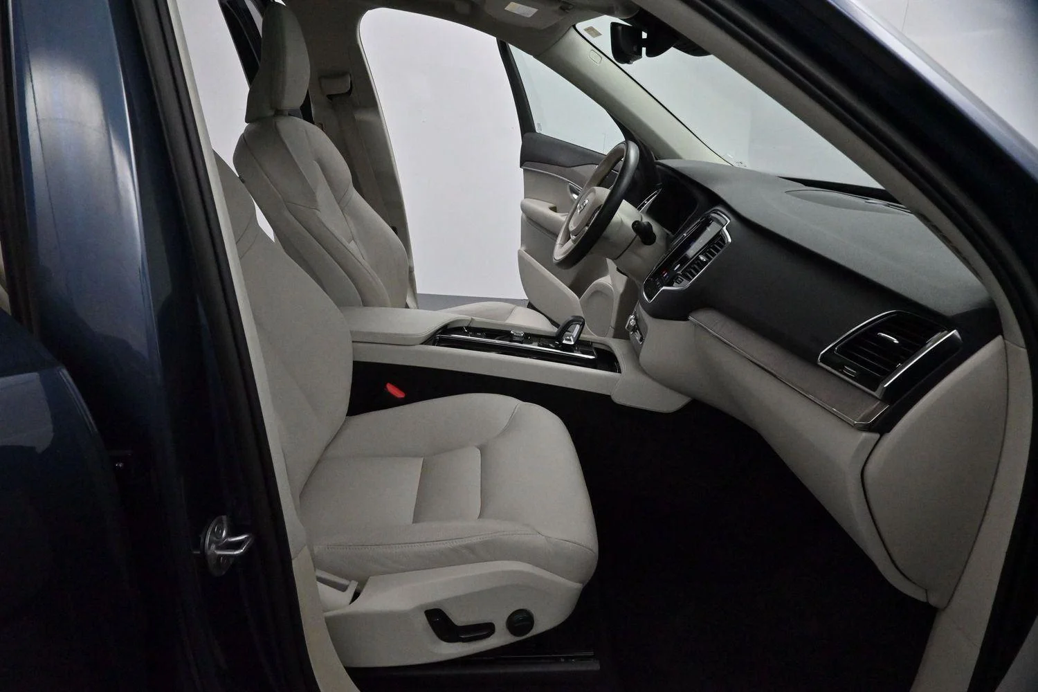 Used 2023 Blue Volvo Plus image 30