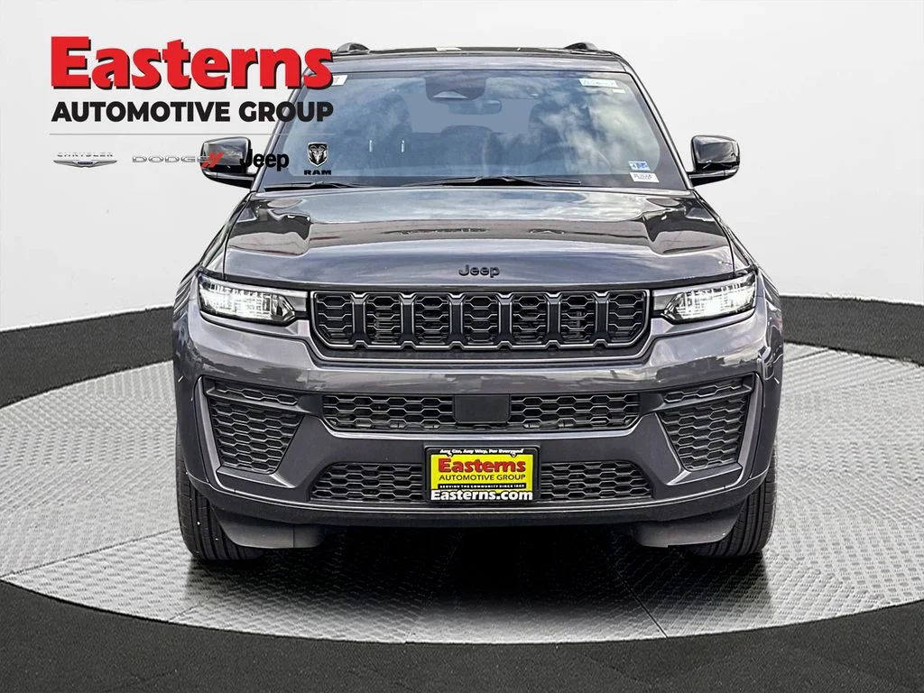New 2026 Baltic Gray Metallic Clear-Coat Exterior Paint Jeep Altitude image 3