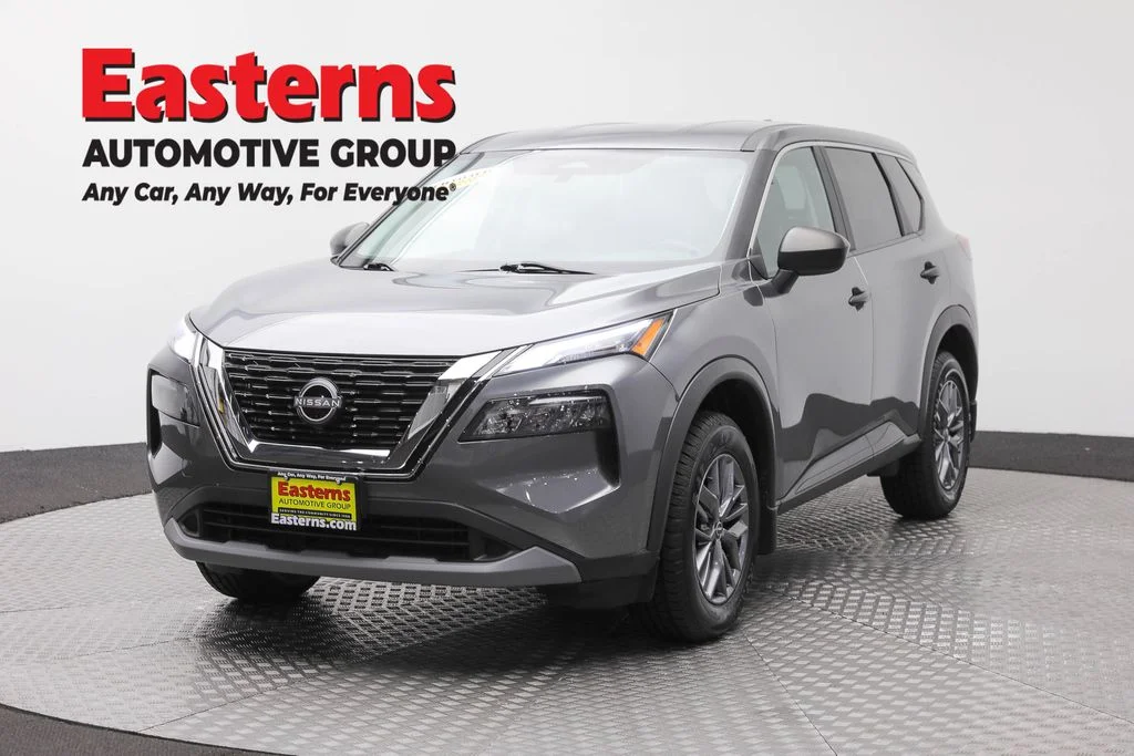 Used 2023 Gray Nissan S image 1