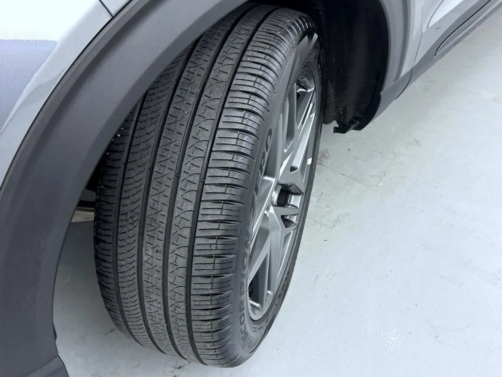 Used 2025 Gray Ford ST-Line image 25