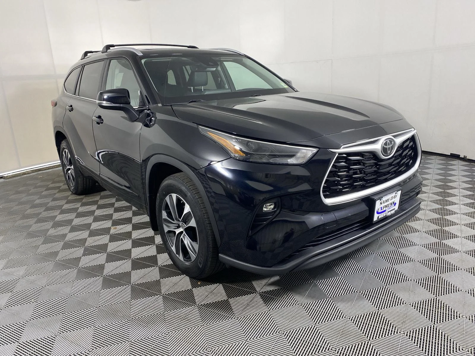 Used 2023 Midnight Black Metallic Toyota XLE image 11