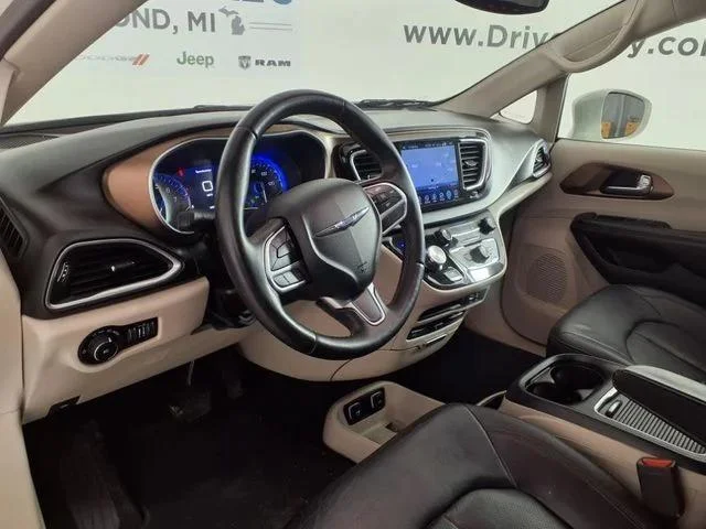 Used 2017 White Chrysler Touring L Plus image 8