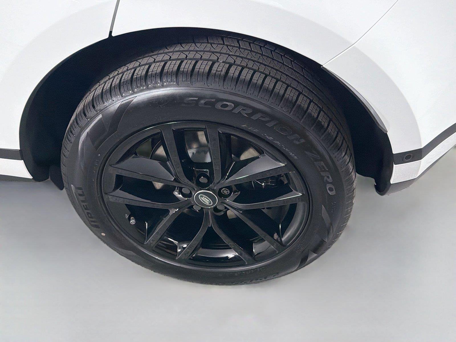 New 2026 Fuji White Land Rover Core S image 31
