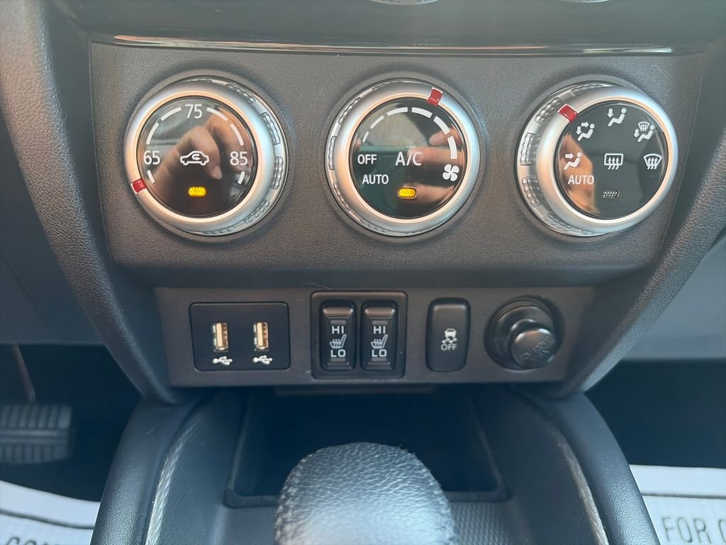 Used 2025 Blue Mitsubishi 2.0 SE image 17