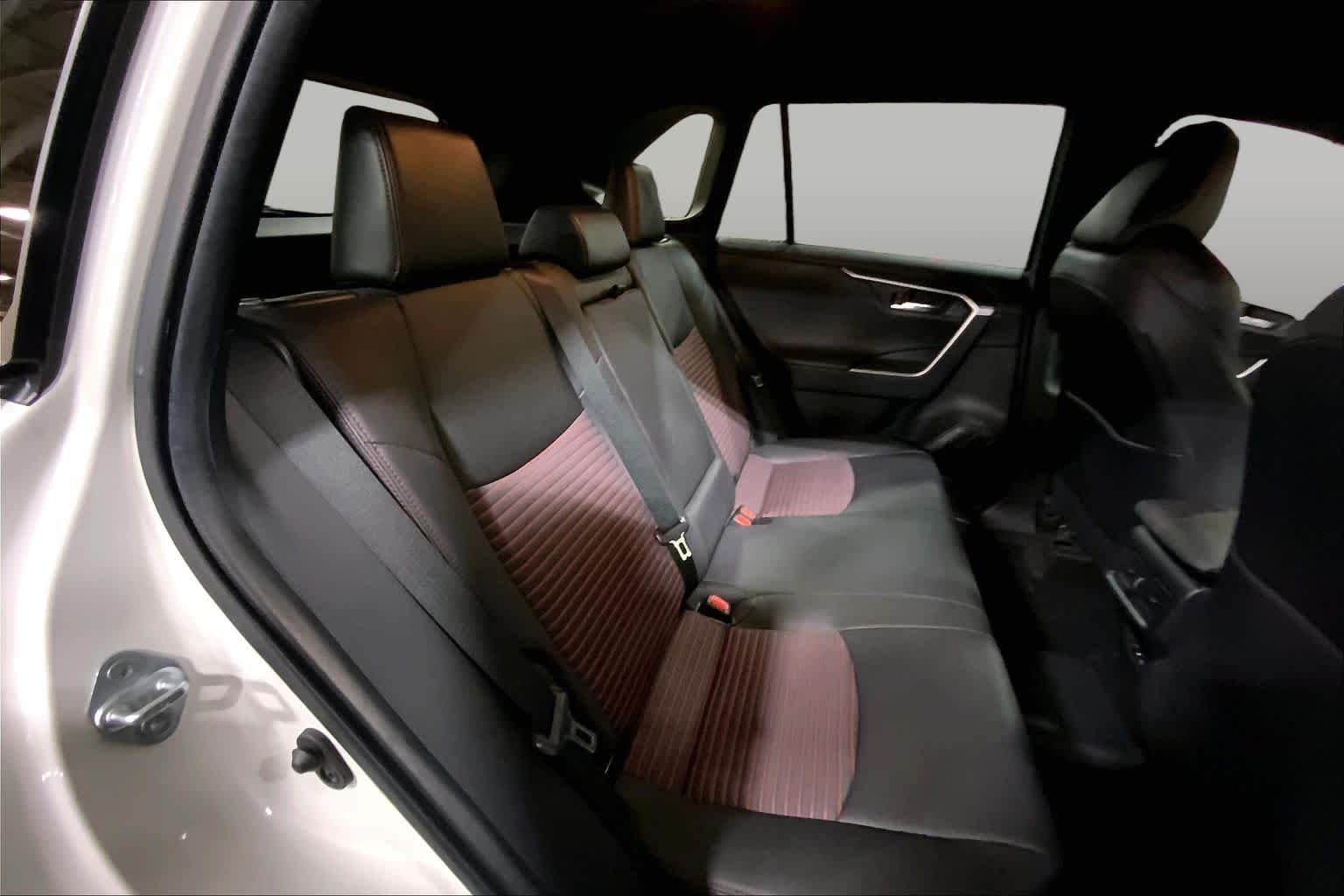 Used 2021 Blizzard Pearl w/Midnight Black Roof Toyota XSE image 20