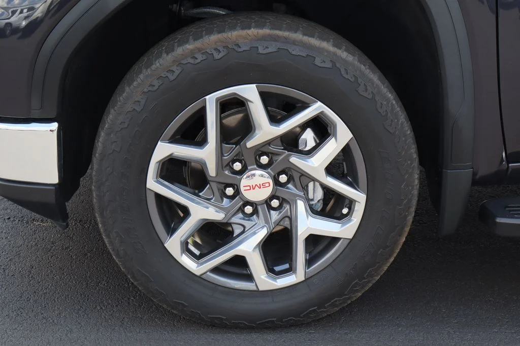 Used 2023 Silver GMC SLT image 31