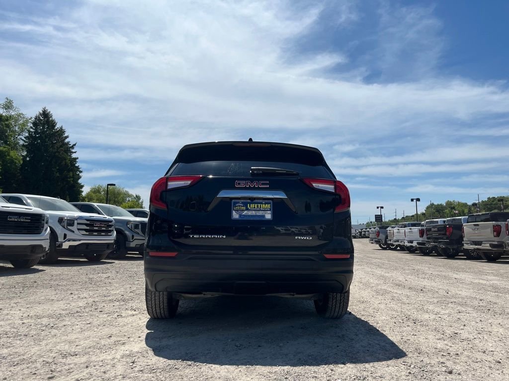 Used 2024 Ebony Twilight Metallic GMC SLE image 7