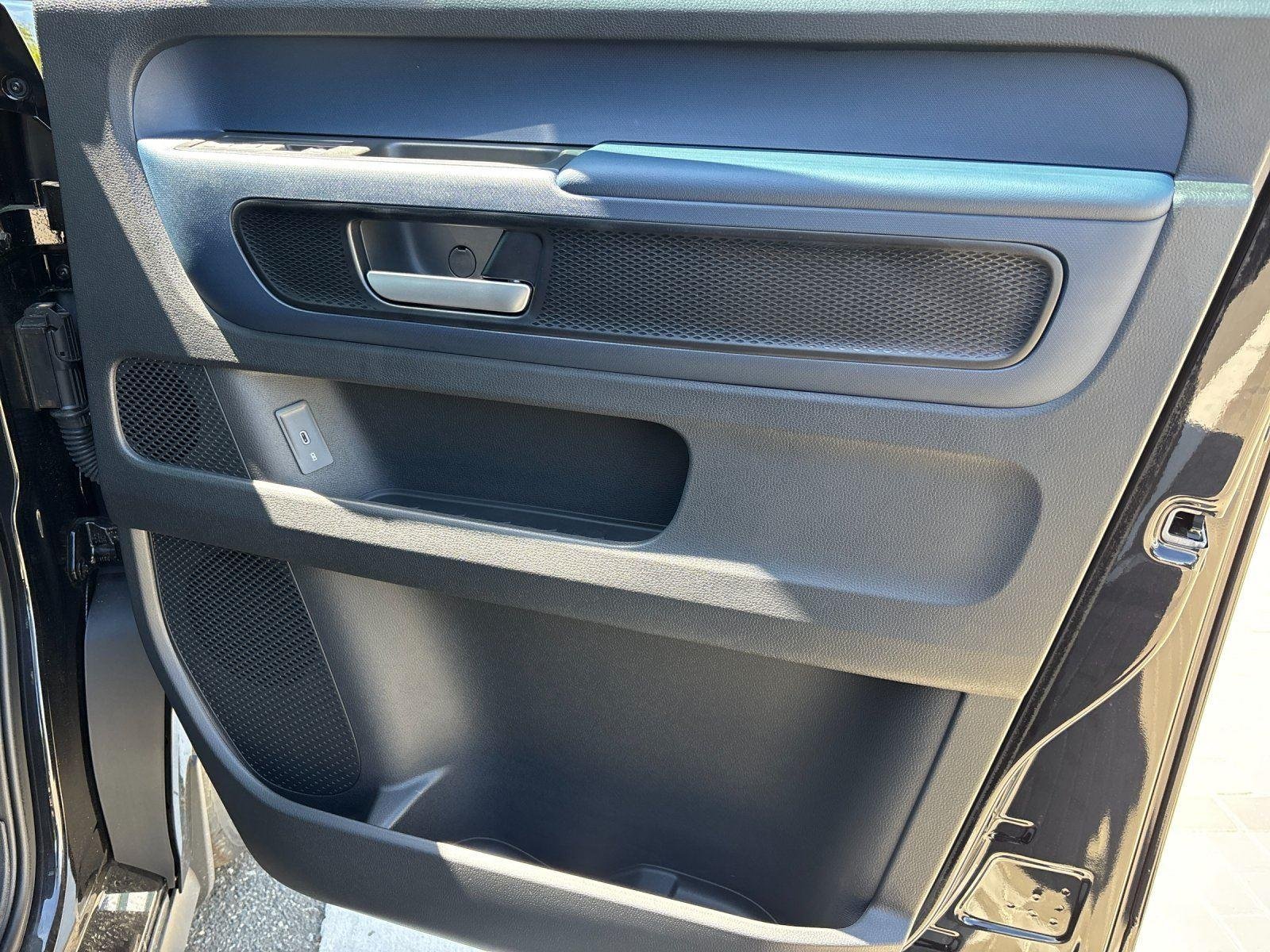 2025 Volkswagen ID. Buzz PRO S - Photo 38