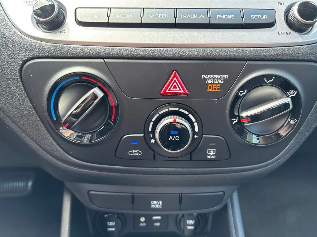 Used 2022 Gray Hyundai SE image 28