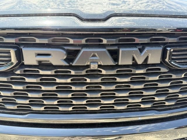 New 2026 Diamond Black Crystal Pearl-Coat Exterior Paint RAM BIG HORN image 3