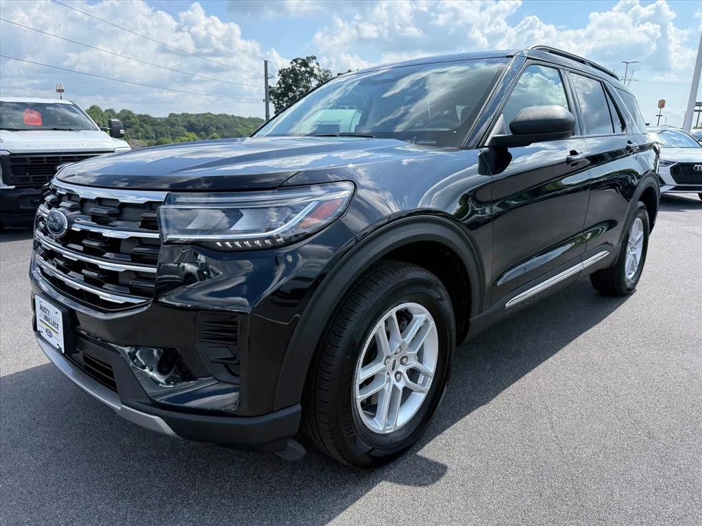 Used 2025 Black Ford Active image 4