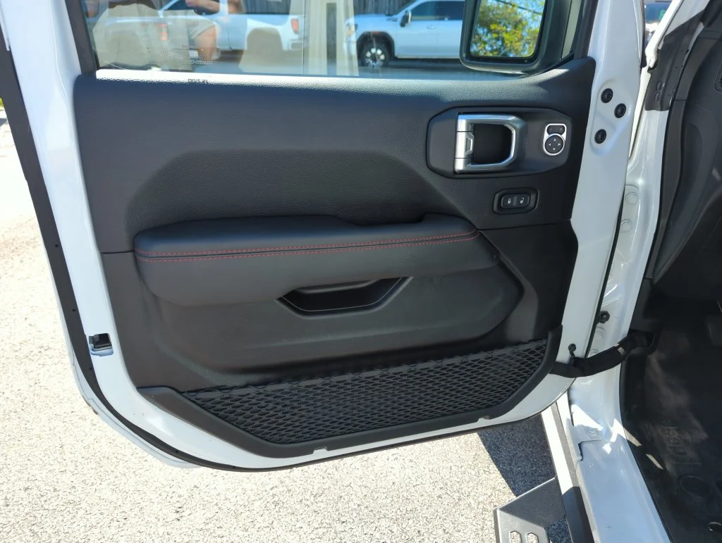 Used 2023 White Jeep Rubicon image 17
