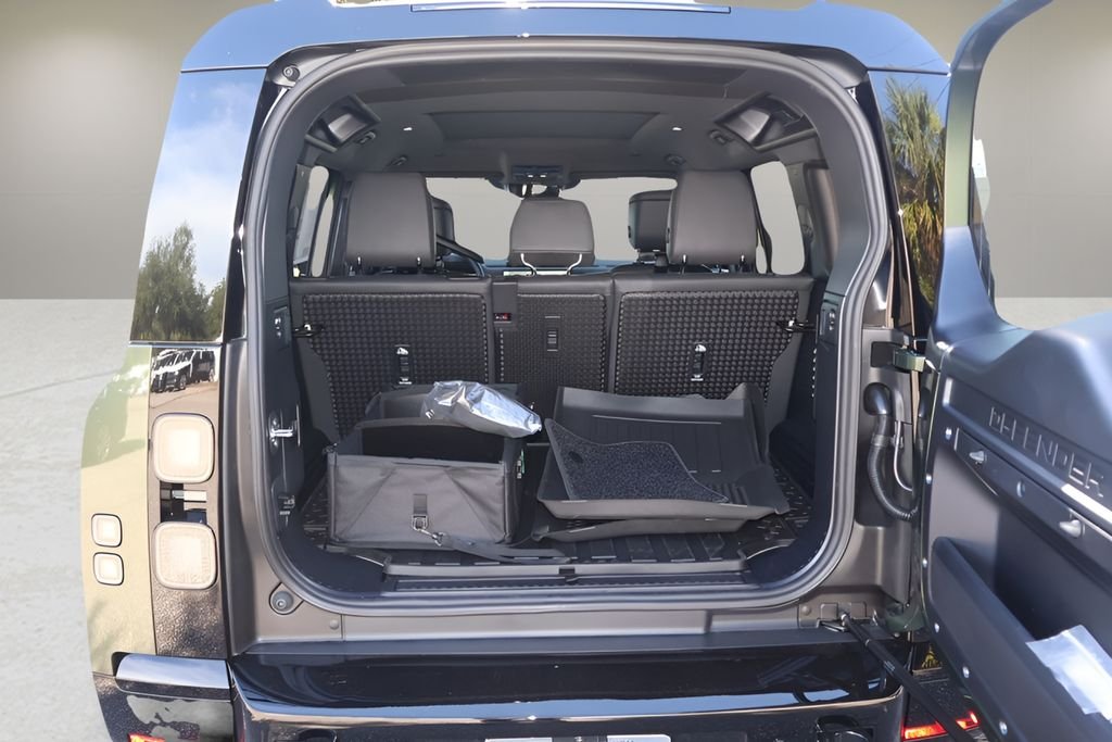 New 2026 Woolstone Green Land Rover X-Dynamic SE image 15